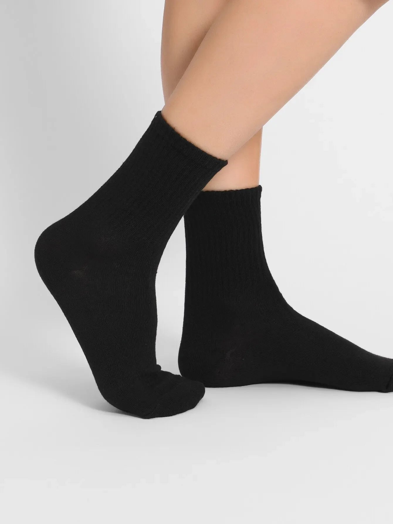 6/12 Pairs Middle Tube Socks For Men And Women Solid Colour In White and Black Fashion Sweat Absorption Breathable and Casual